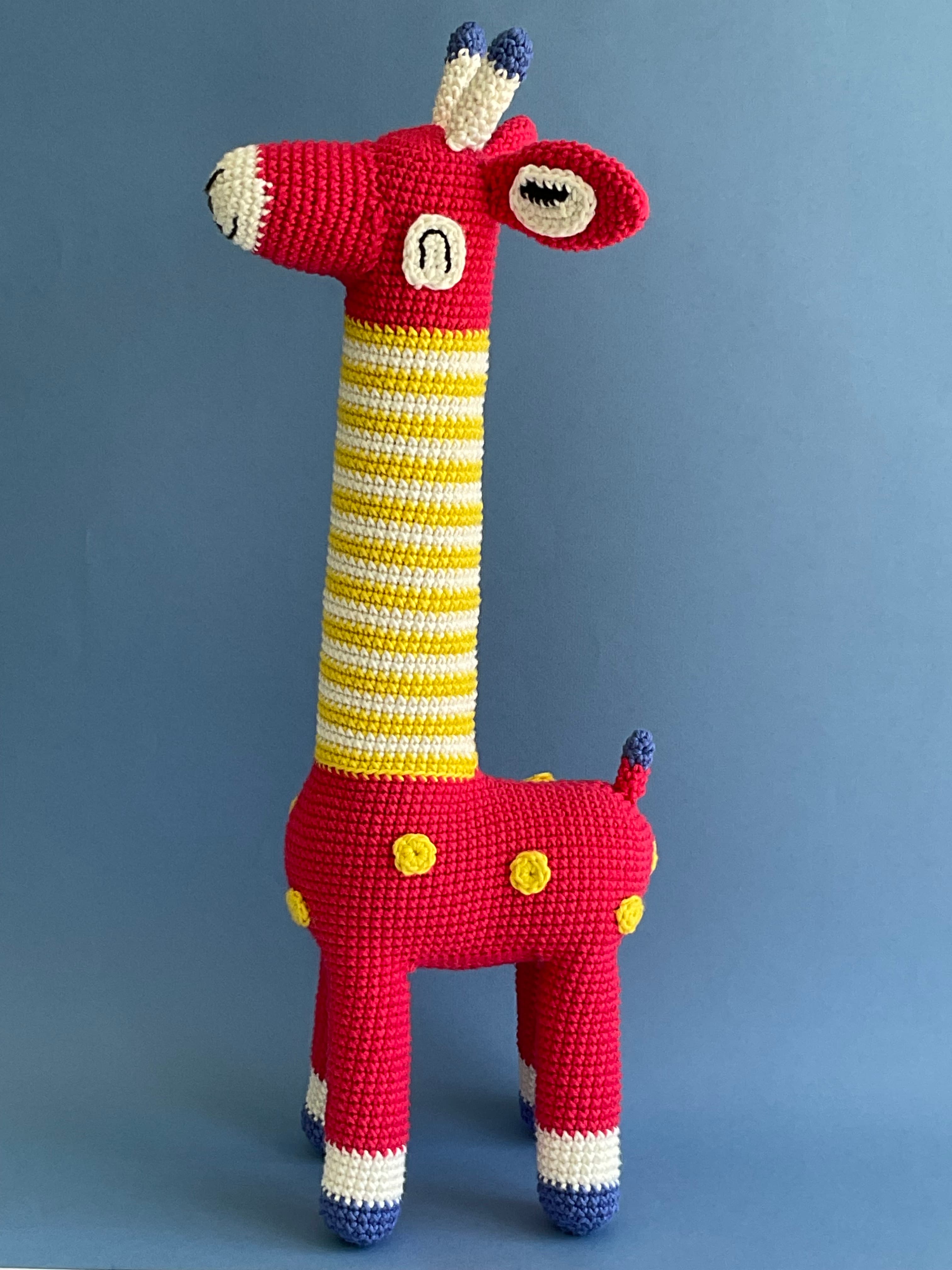 Girafa with pink fur